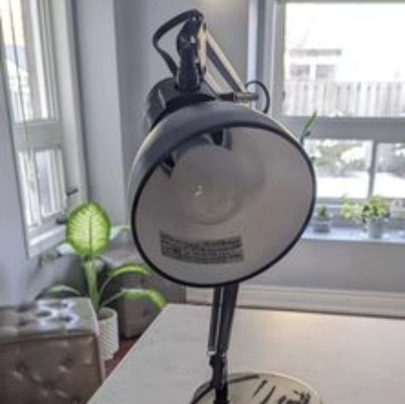 ❗2/$25 Bundle Discount❗Adjustable lamp - Picture 2 of 3